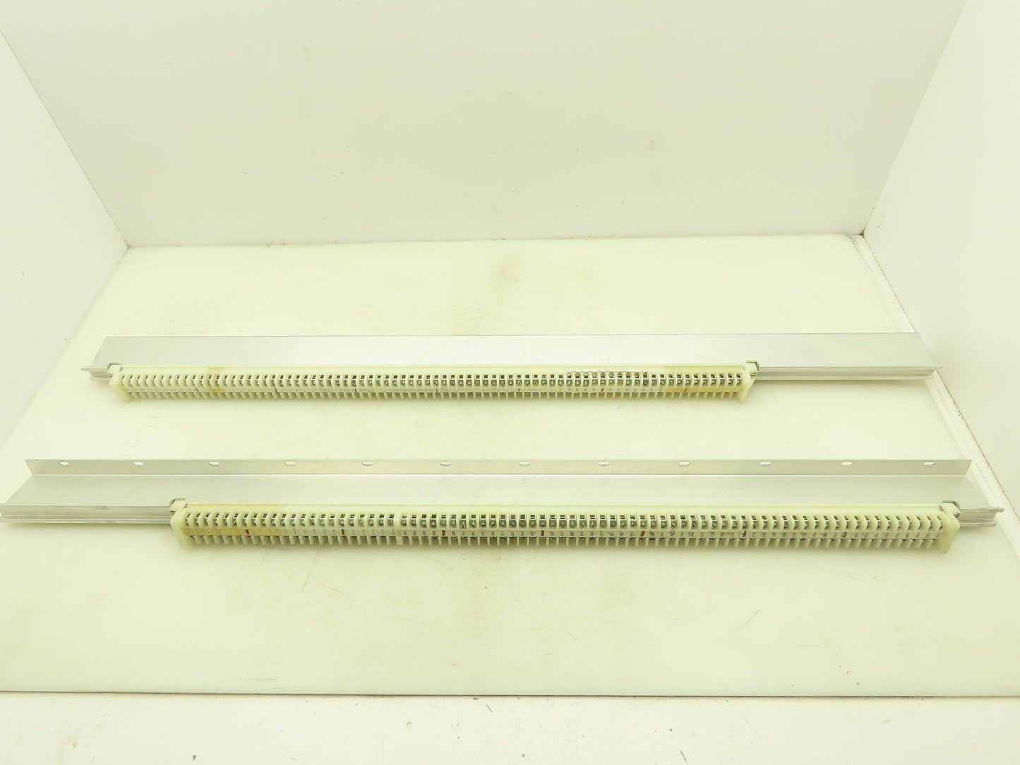 Allen Bradley 1492 Style F White Terminal Block (150 pcs) 36" Aluminum DIN Rail