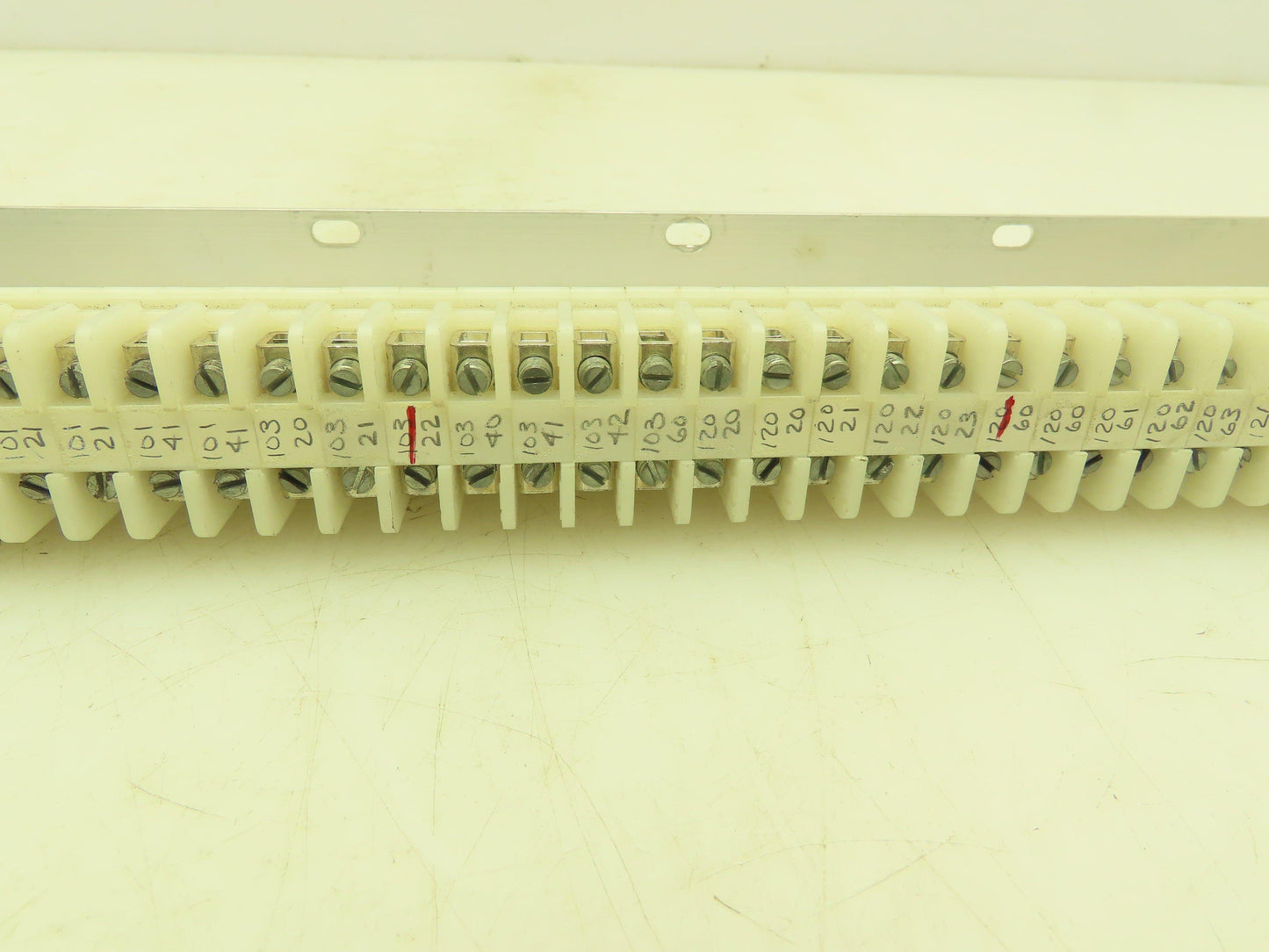 Allen Bradley 1492 Style F White Terminal Block (150 pcs) 36" Aluminum DIN Rail