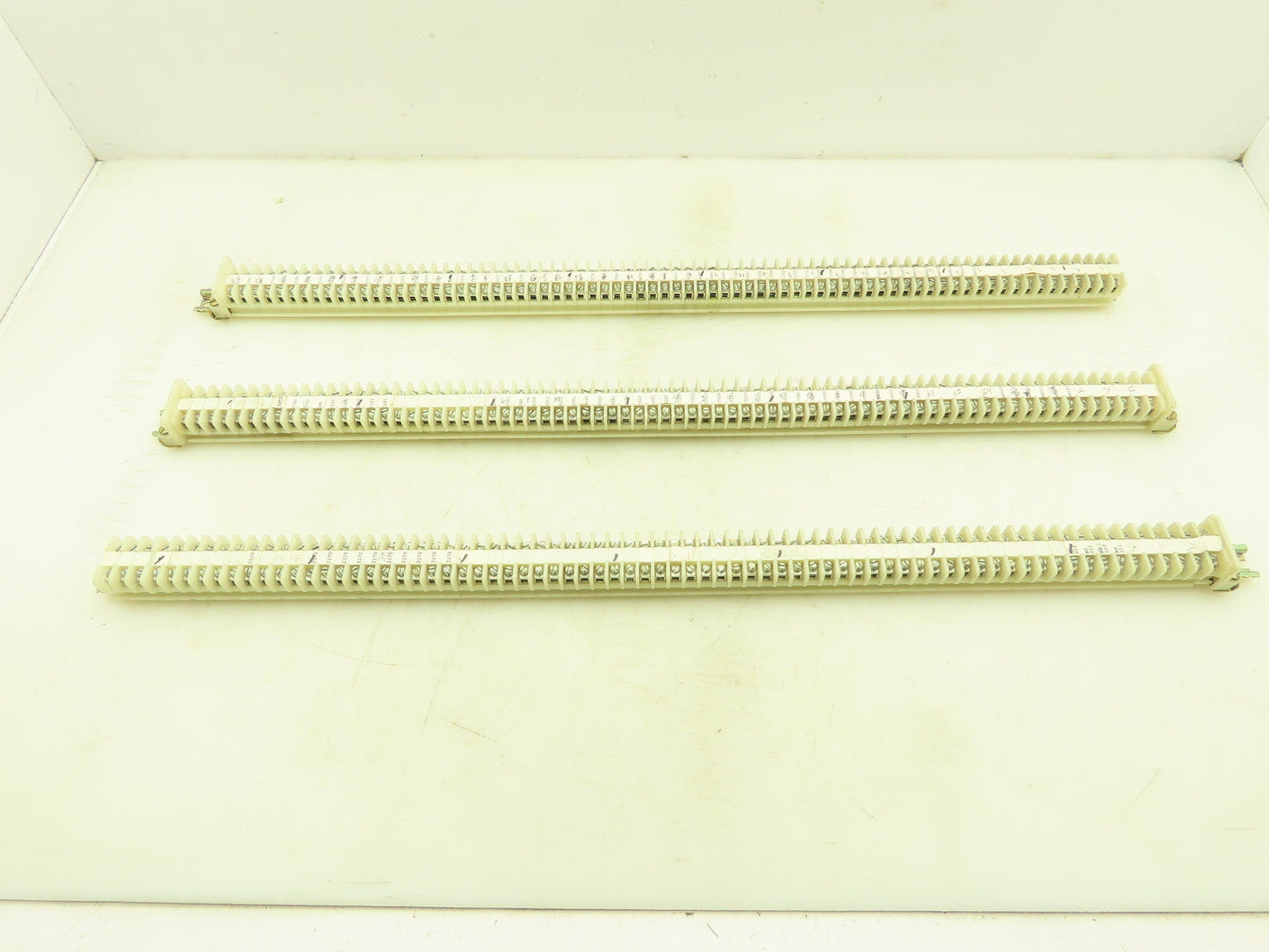 Allen Bradley 1492 Style F White Terminal Block (200 pcs) 15mm Steel DIN Rail