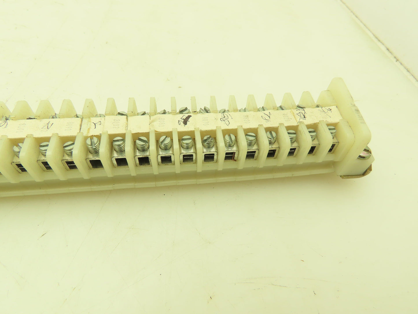 Allen Bradley 1492 Style F White Terminal Block (200 pcs) 15mm Steel DIN Rail