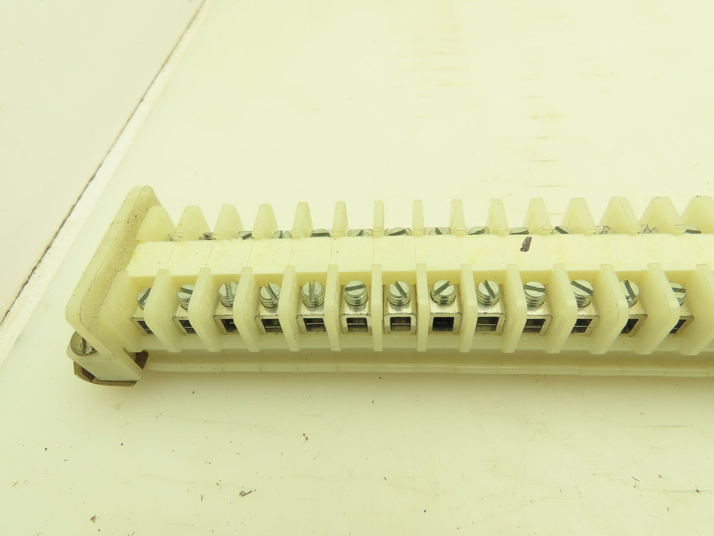 Allen Bradley 1492 Style F White Terminal Block (200 pcs) 15mm Steel DIN Rail