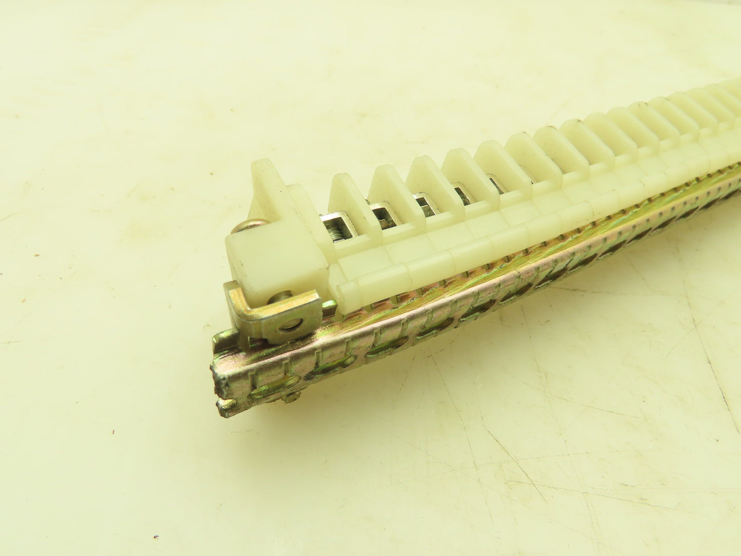 Allen Bradley 1492 Style F White Terminal Block (200 pcs) 15mm Steel DIN Rail