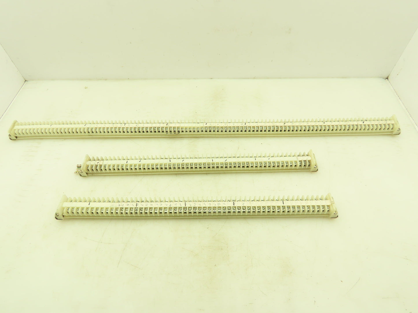 Allen Bradley 1492 Style F White Terminal Block (200 pcs) 15mm Steel DIN Rail