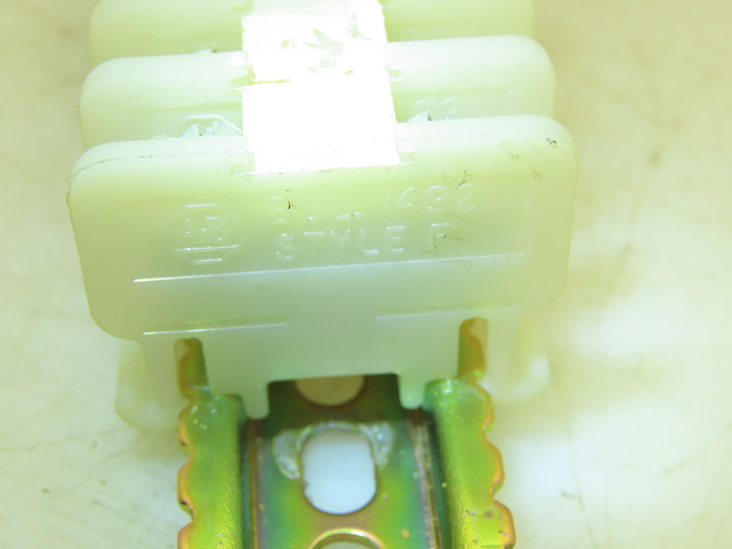 Allen Bradley 1492 Style F White Terminal Block (250 pcs) 15mm Steel DIN Rail