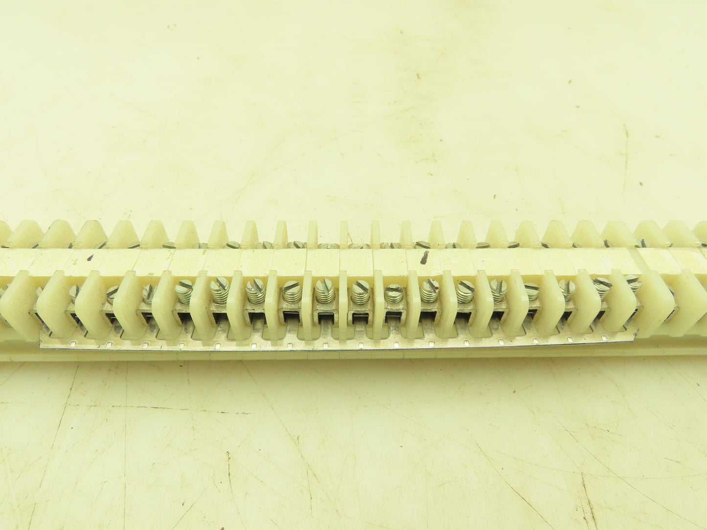 Allen Bradley 1492 Style F White Terminal Block (250 pcs) 15mm Steel DIN Rail