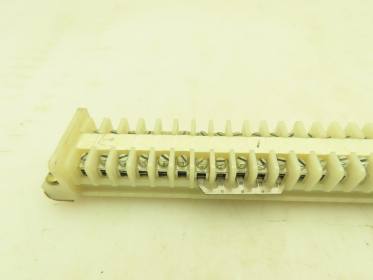 Allen Bradley 1492 Style F White Terminal Block (250 pcs) 15mm Steel DIN Rail