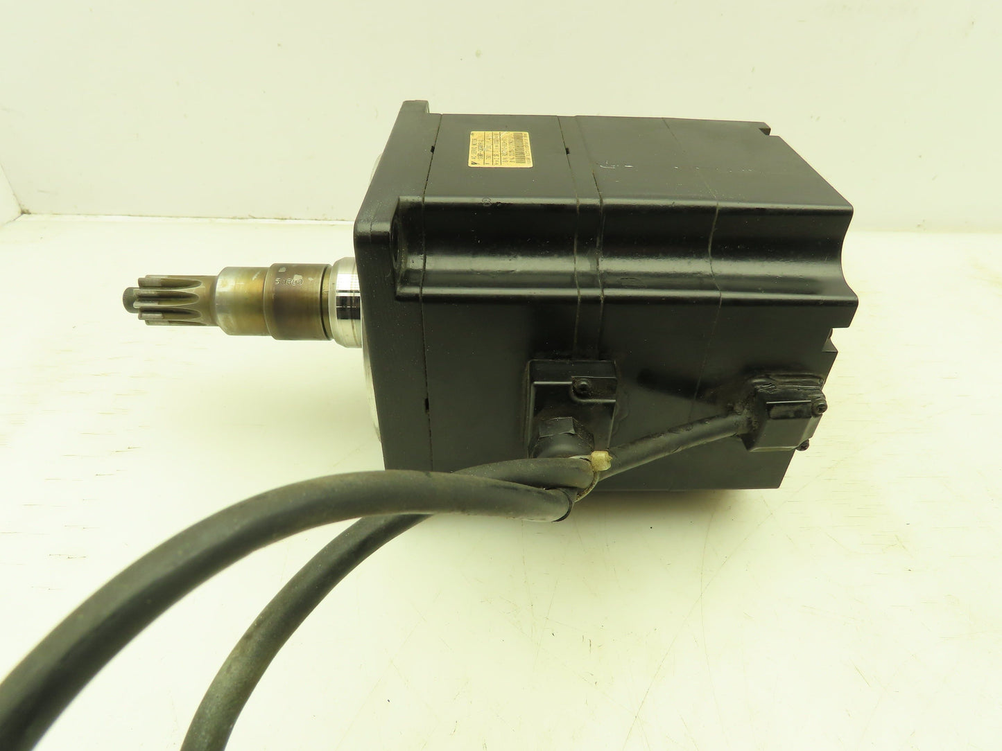 Yaskawa SGMP-08AWYR12 AC Servo Motor 750W 200V 3000RPM