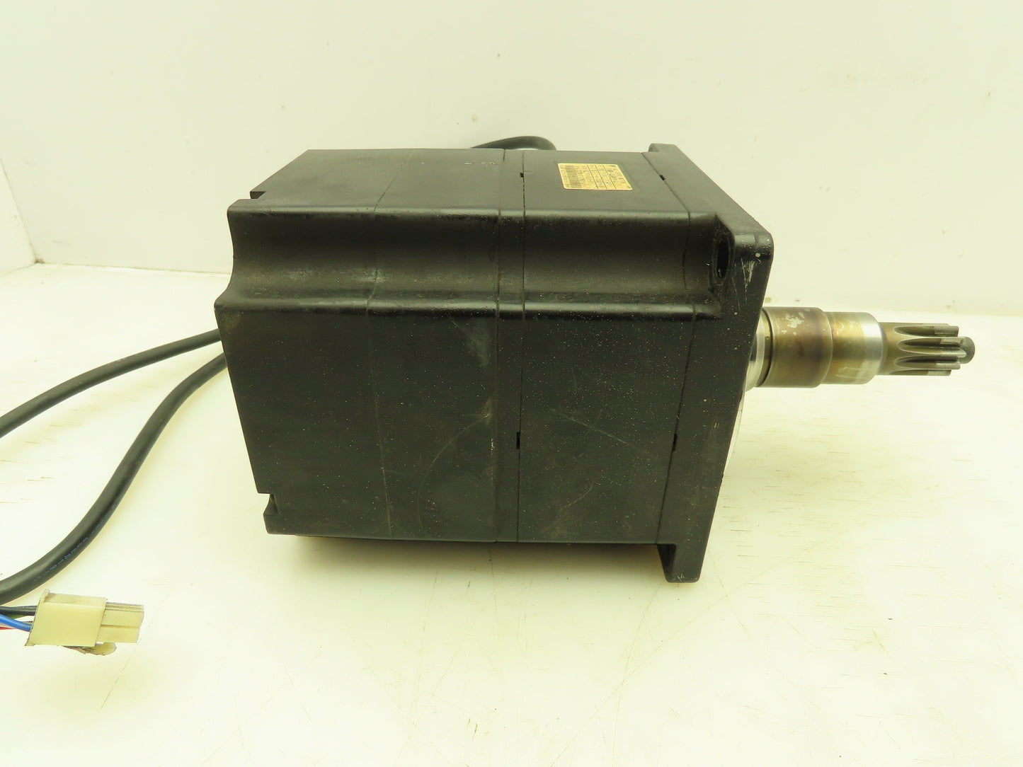 Yaskawa SGMP-08AWYR12 AC Servo Motor 750W 200V 3000RPM