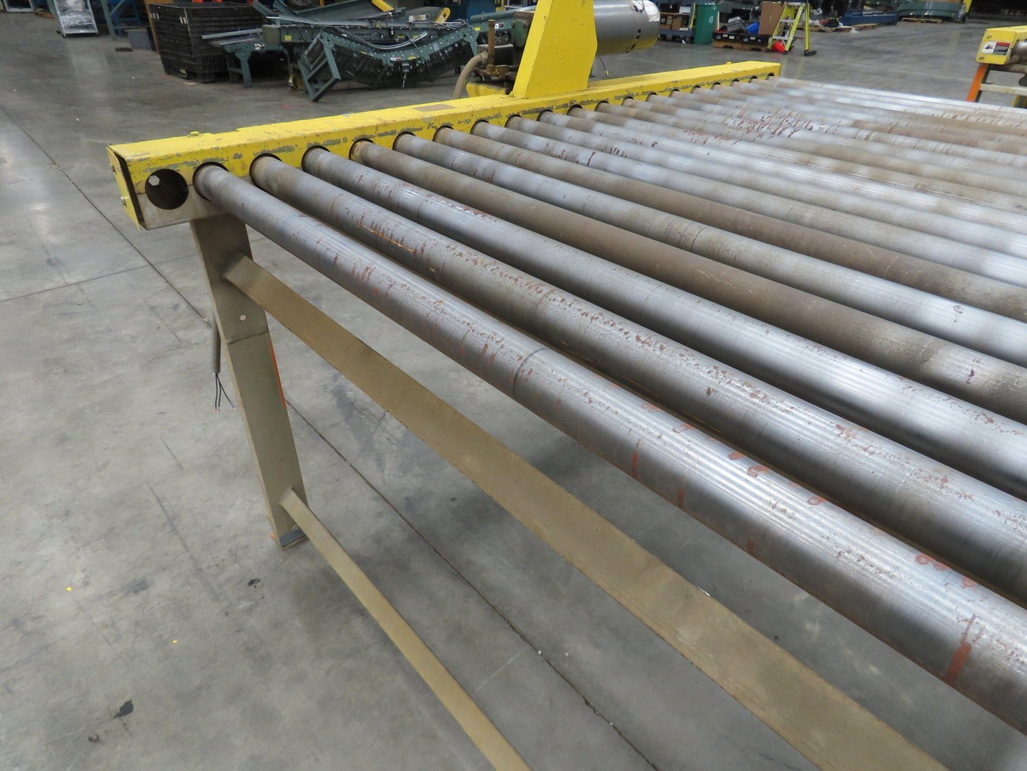 70"x 84" Chain Drive 2.5" Live Roller Pallet Conveyor 60"BF .5Hp 460V 65 FPM