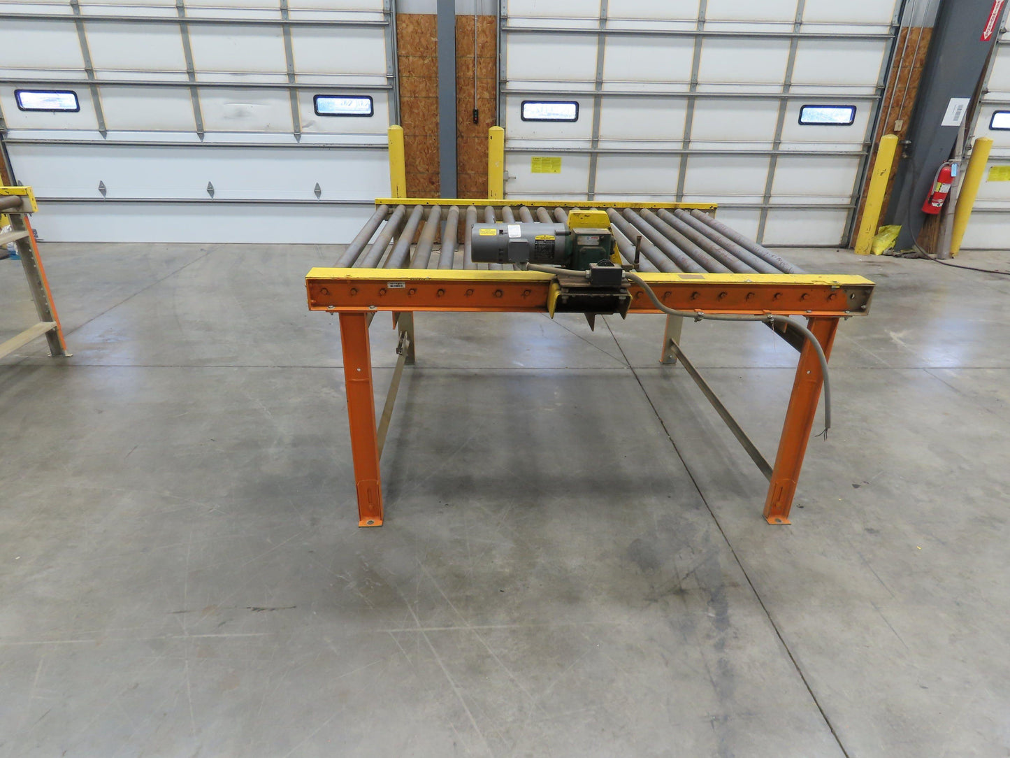 70"x 84" Chain Drive 2.5" Live Roller Pallet Conveyor 60"BF .5Hp 460V 65 FPM