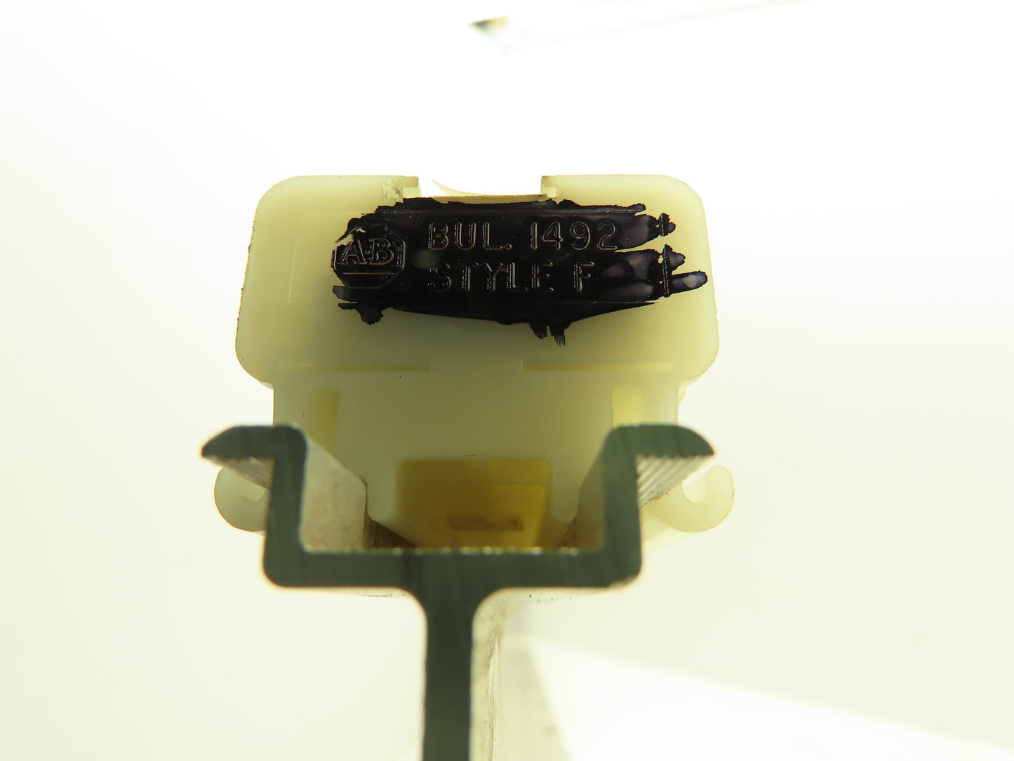 Allen Bradley 1492-F DIN Rail Mount Terminal Block 300V 22-14 Awg Lot of 100