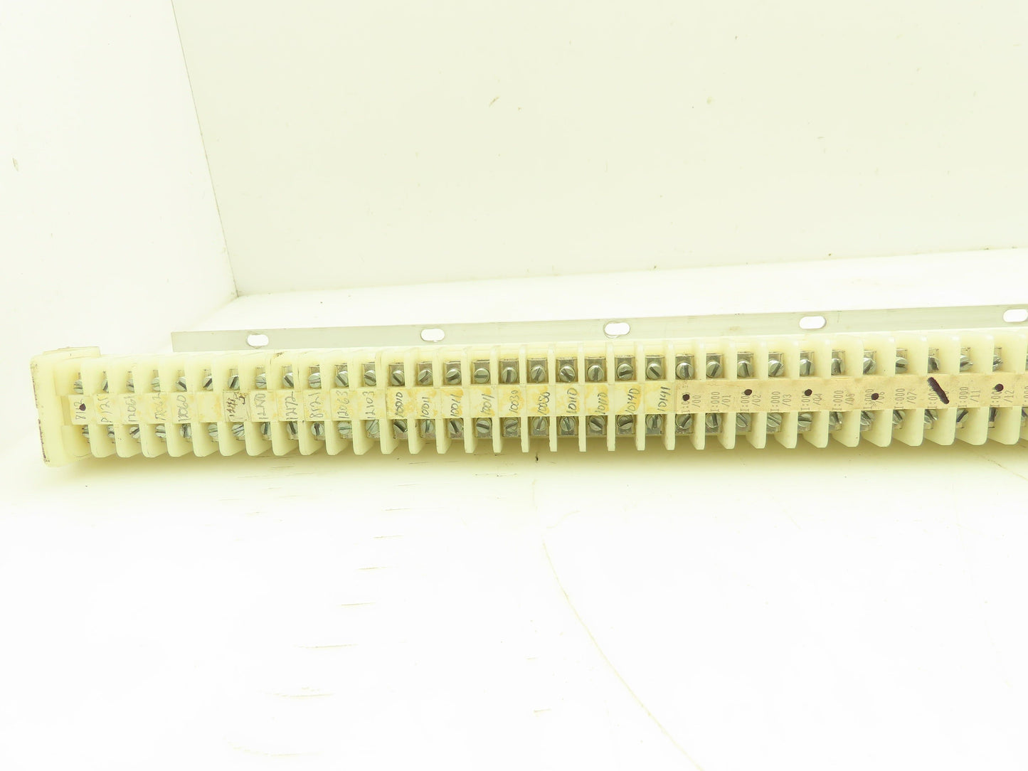 Allen Bradley 1492-F DIN Rail Mount Terminal Block 300V 22-14 Awg Lot of 100