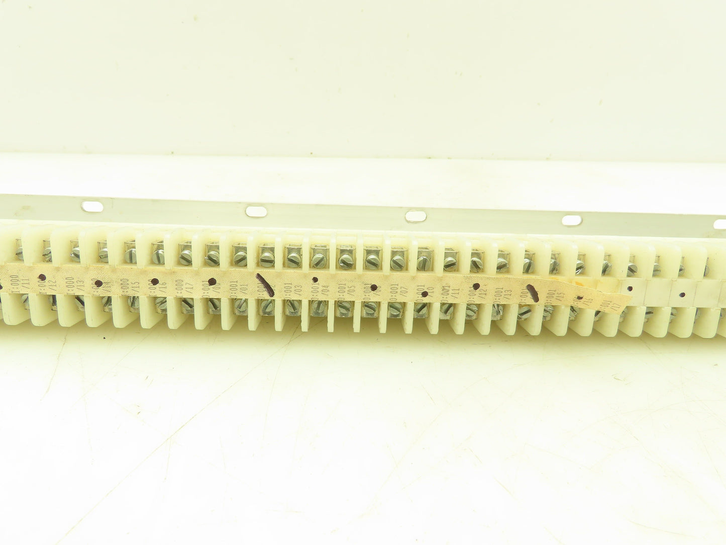 Allen Bradley 1492-F DIN Rail Mount Terminal Block 300V 22-14 Awg Lot of 100