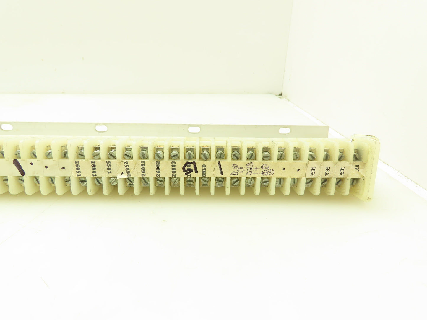 Allen Bradley 1492-F DIN Rail Mount Terminal Block 300V 22-14 Awg Lot of 100