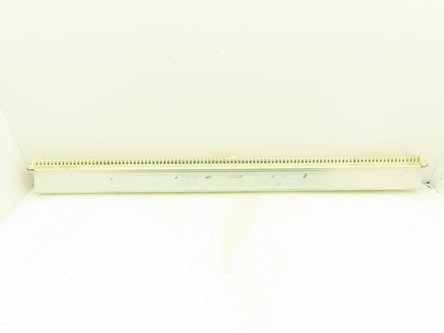 Allen Bradley 1492-F DIN Rail Mount Terminal Block 300V 22-14 Awg Lot of 100