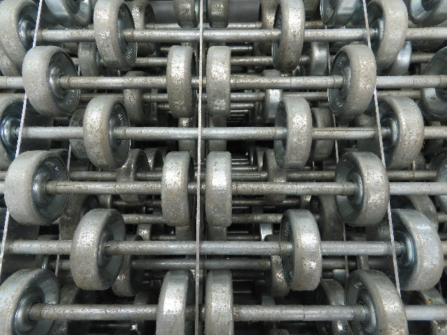 30"x 27" Galvanized Steel Skate Wheel Gravity Roller Conveyor - 8 Sections