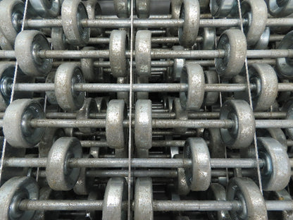 30"x 27" Galvanized Steel Skate Wheel Gravity Roller Conveyor - 8 Sections
