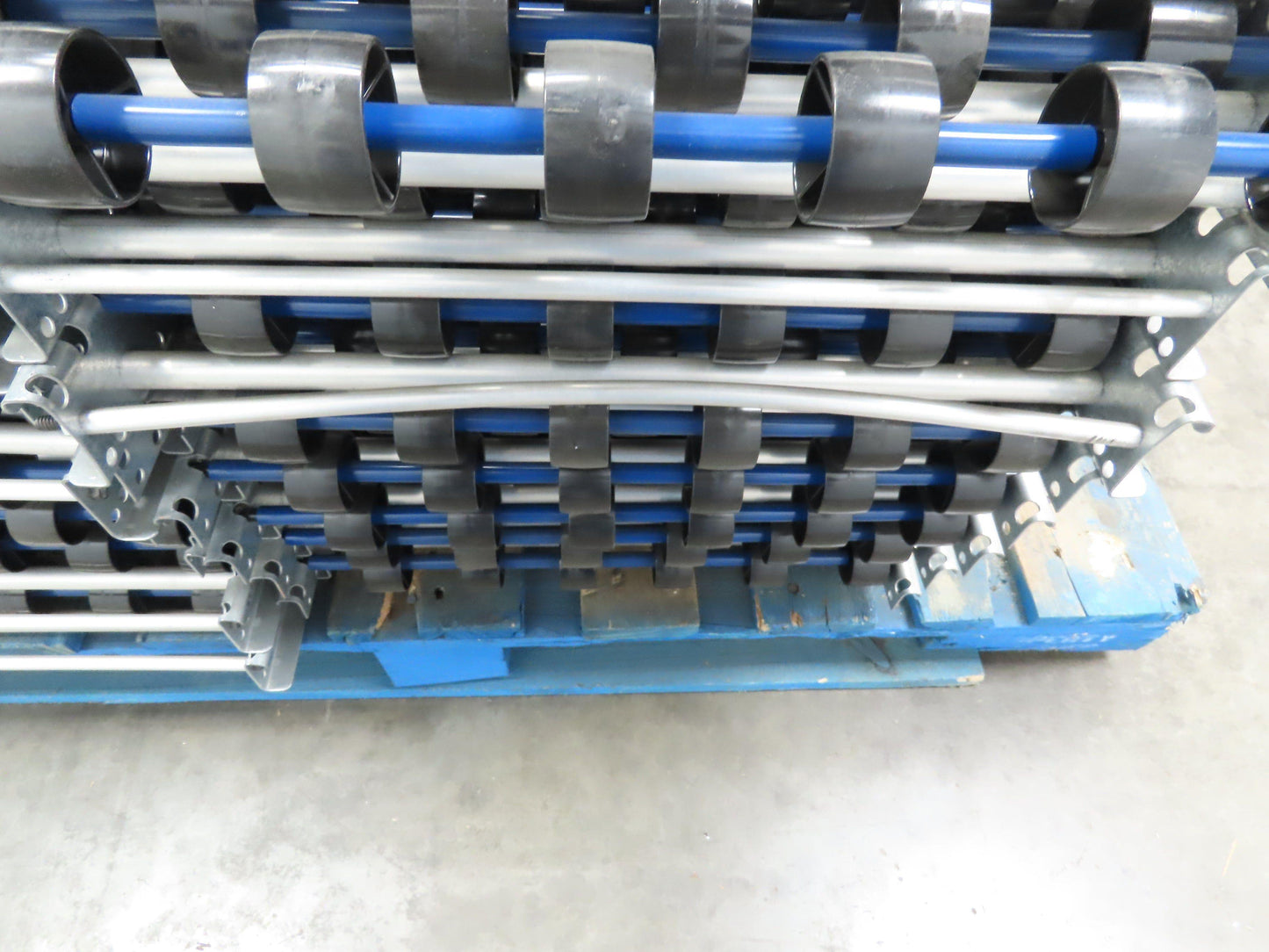 Unex Span Track 18"x 42" Plastic Skate Wheel Flow Rack Conveyor - 20 Sections