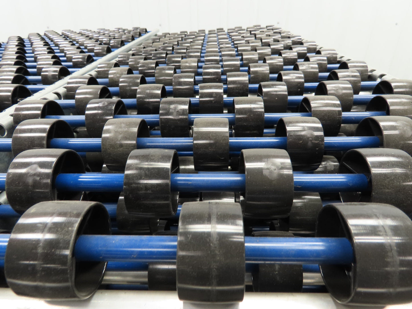 Unex Span Track 18"x 42" Plastic Skate Wheel Flow Rack Conveyor - 20 Sections