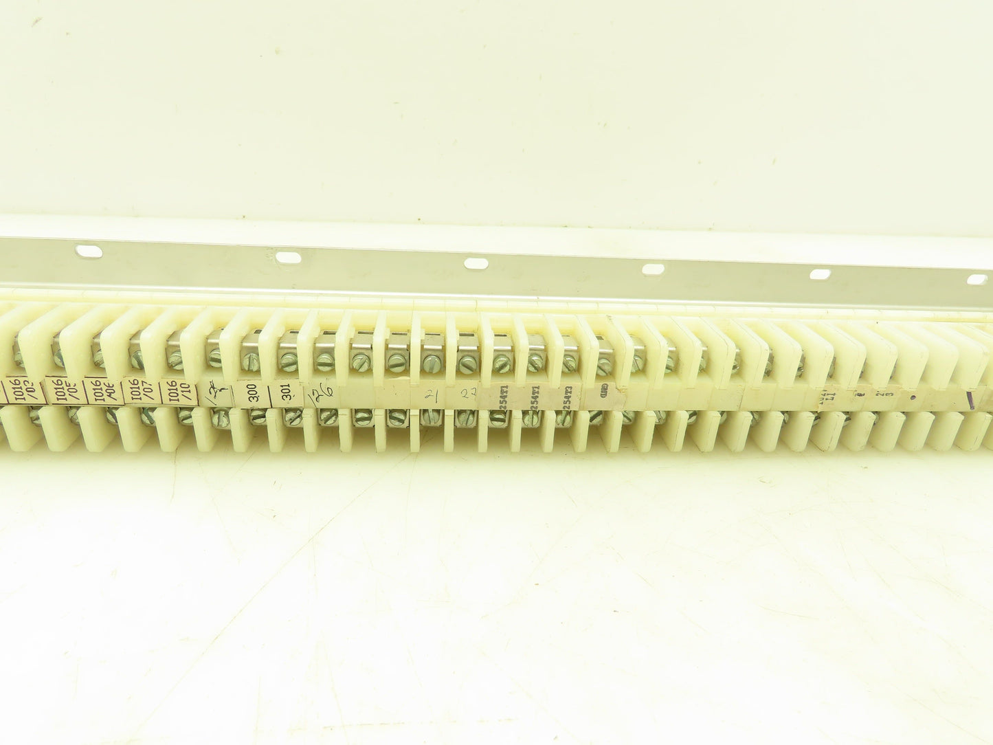 Allen Bradley 1492-CA Terminal Blocks 60A 8 Awg 600V Lot of 65