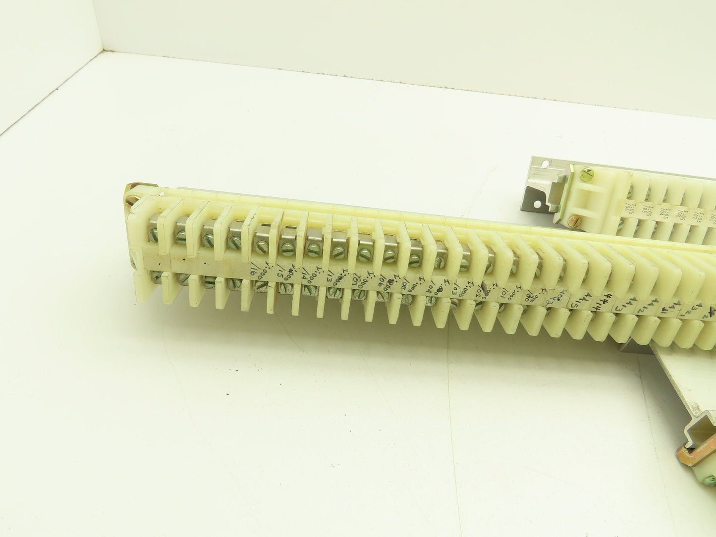 Allen Bradley 1492-CA Terminal Blocks 60A 8 Awg 600V Lot of 211