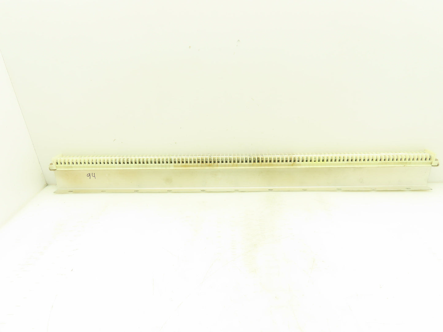 Allen Bradley 1492-F DIN Rail Mount Terminal Block 300V 22-14 Awg Lot of 90