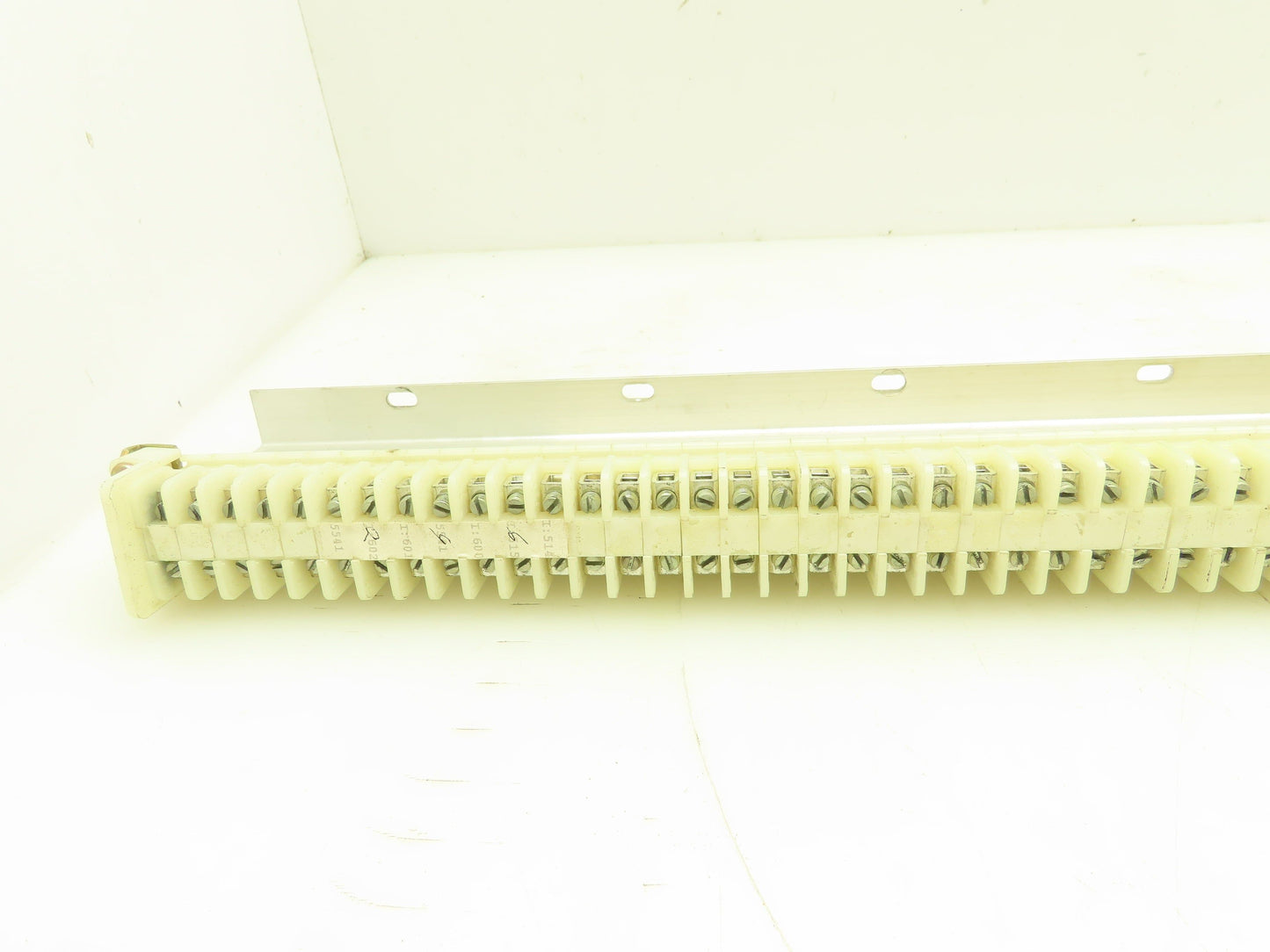 Allen Bradley 1492-F DIN Rail Mount Terminal Block 300V 22-14 Awg Lot of 90