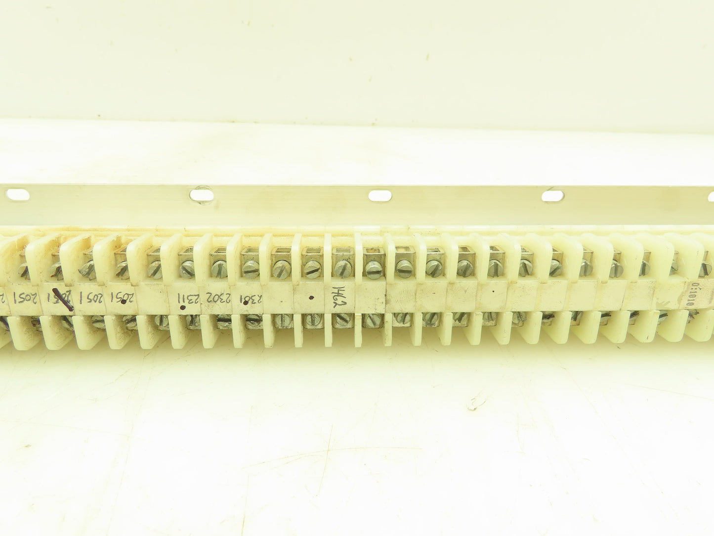 Allen Bradley 1492-F DIN Rail Mount Terminal Block 300V 22-14 Awg Lot of 90
