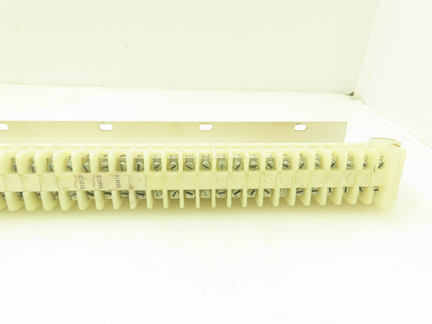 Allen Bradley 1492-F DIN Rail Mount Terminal Block 300V 22-14 Awg Lot of 90