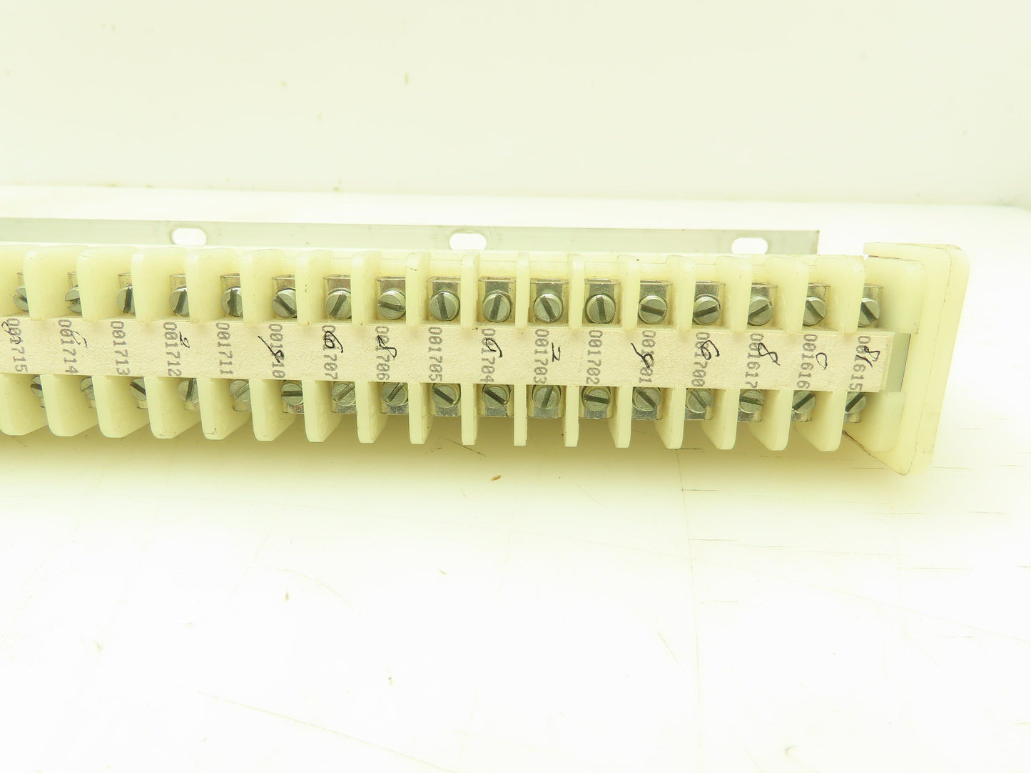 Allen Bradley 1492-F DIN Rail Mount Terminal Block 300V 22-14 Awg Lot of 70