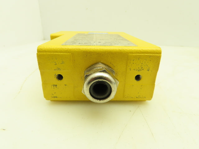 Sick WSU26-130 Light Curtain Transmitter Optic Electronic Emitter Sender 24VDC