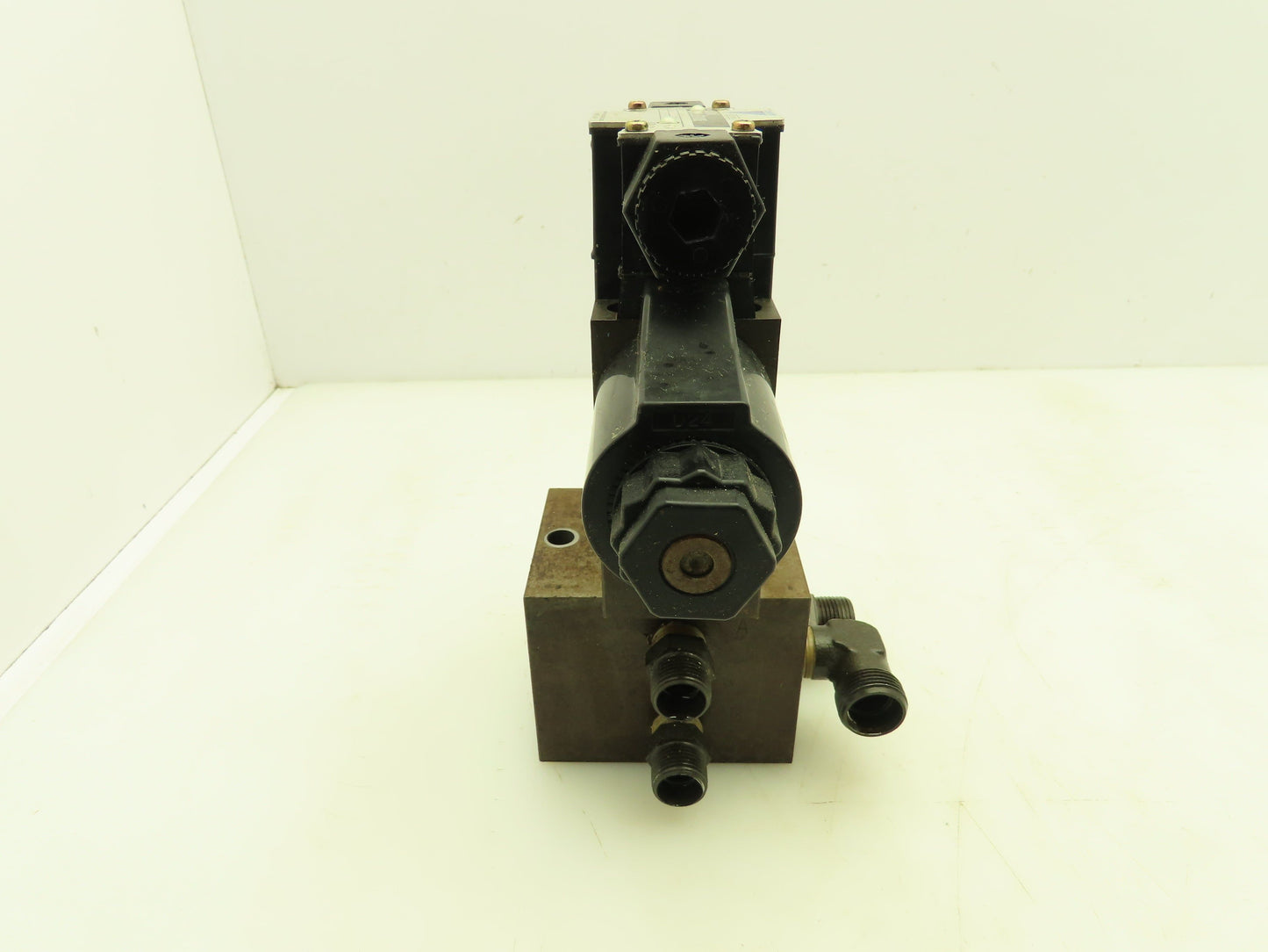 Daikin KSO-G02-4CP-30-NR Hydraulic Directional Solenoid Valve Stack 24VDC