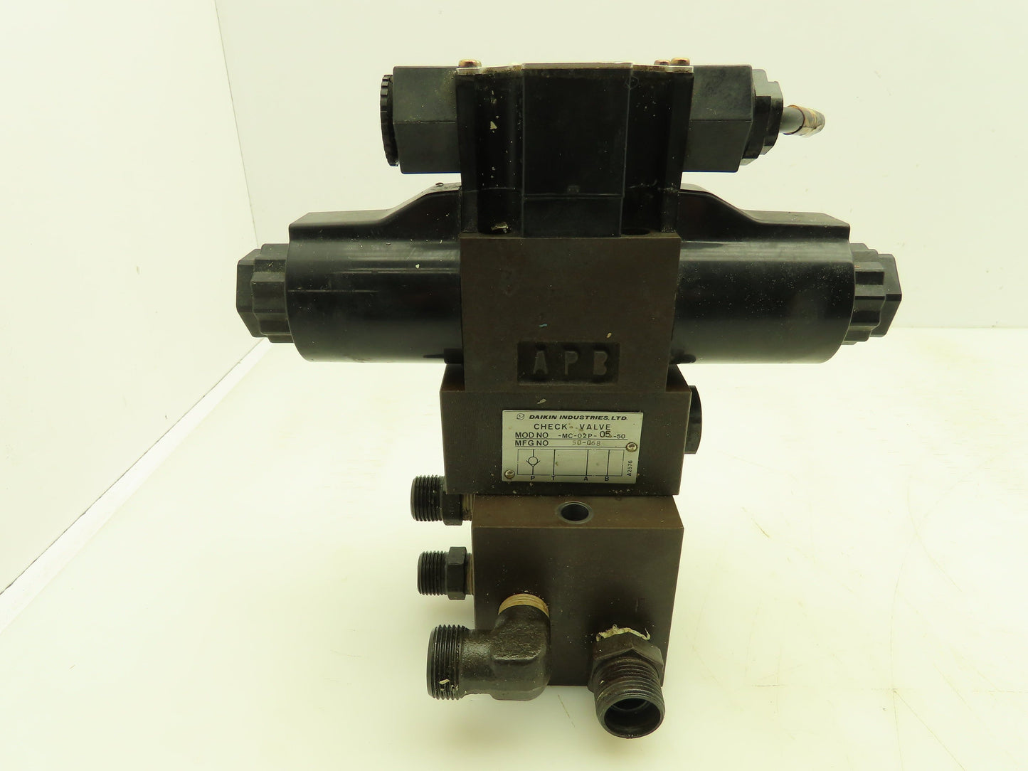 Daikin KSO-G02-4CP-30-NR Hydraulic Directional Solenoid Valve Stack 24VDC