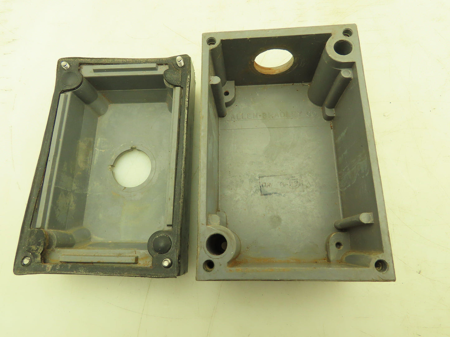 Allen Bradley 800H-R2HC4R Push Button Enclosure NEMA 4x Rosite Lot of 2