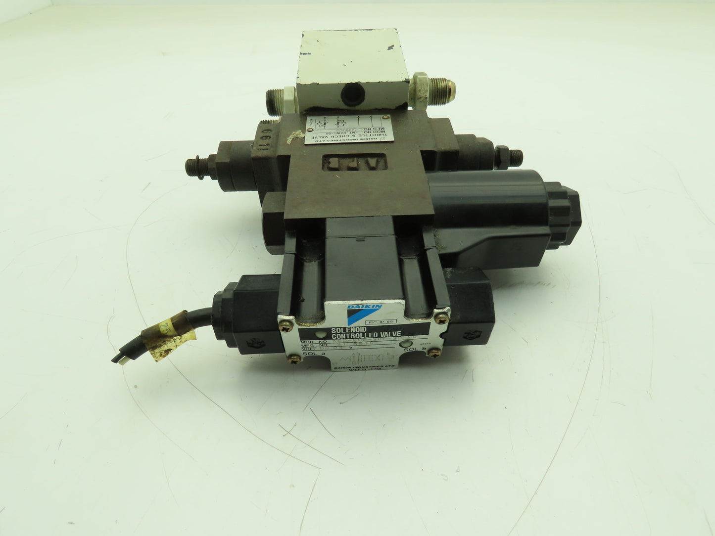 Daikin KSO-G02-3BP-30-NR Hydraulic Directional Solenoid Valve Stack 24VDC