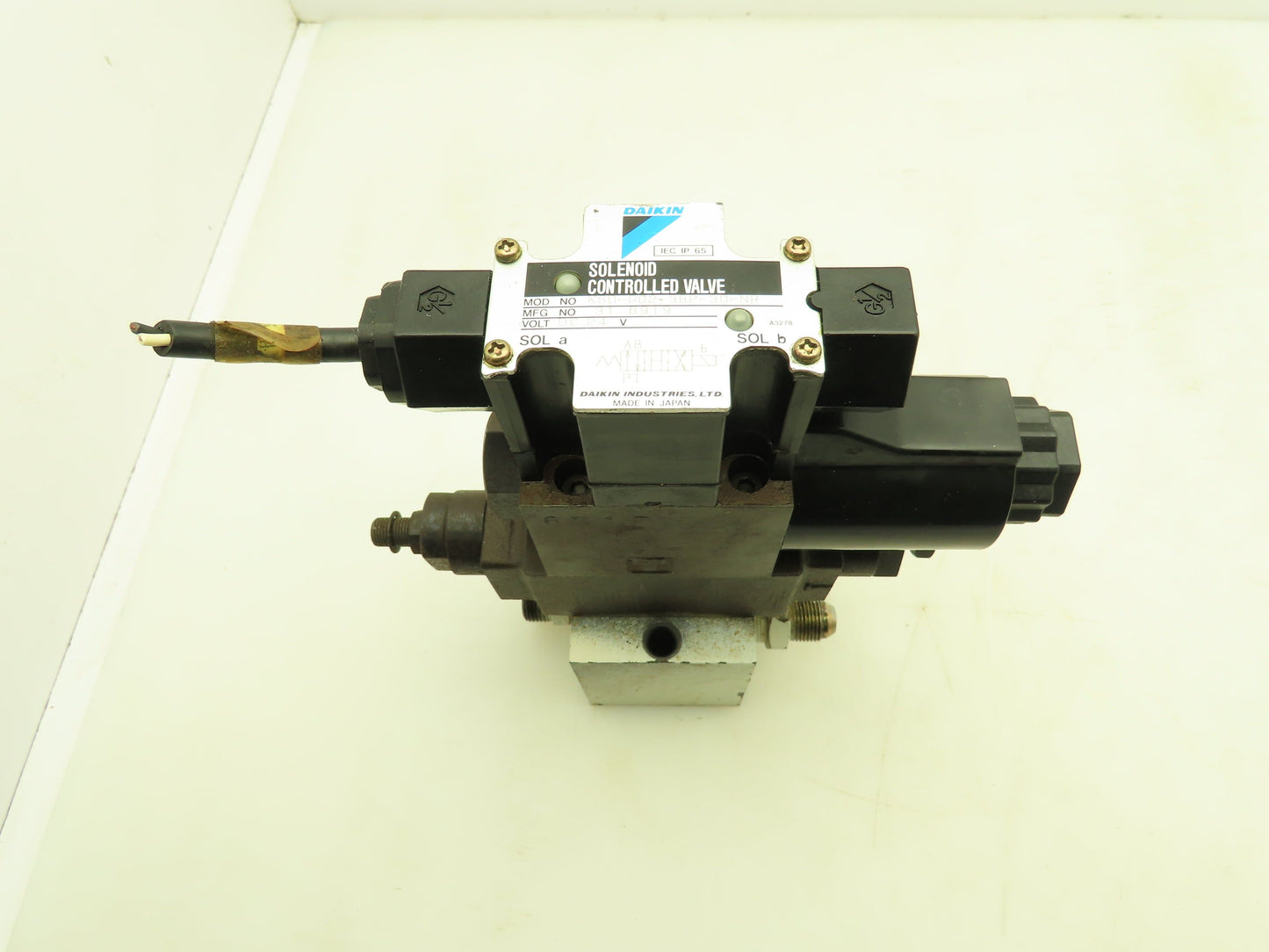 Daikin KSO-G02-3BP-30-NR Hydraulic Directional Solenoid Valve Stack 24VDC