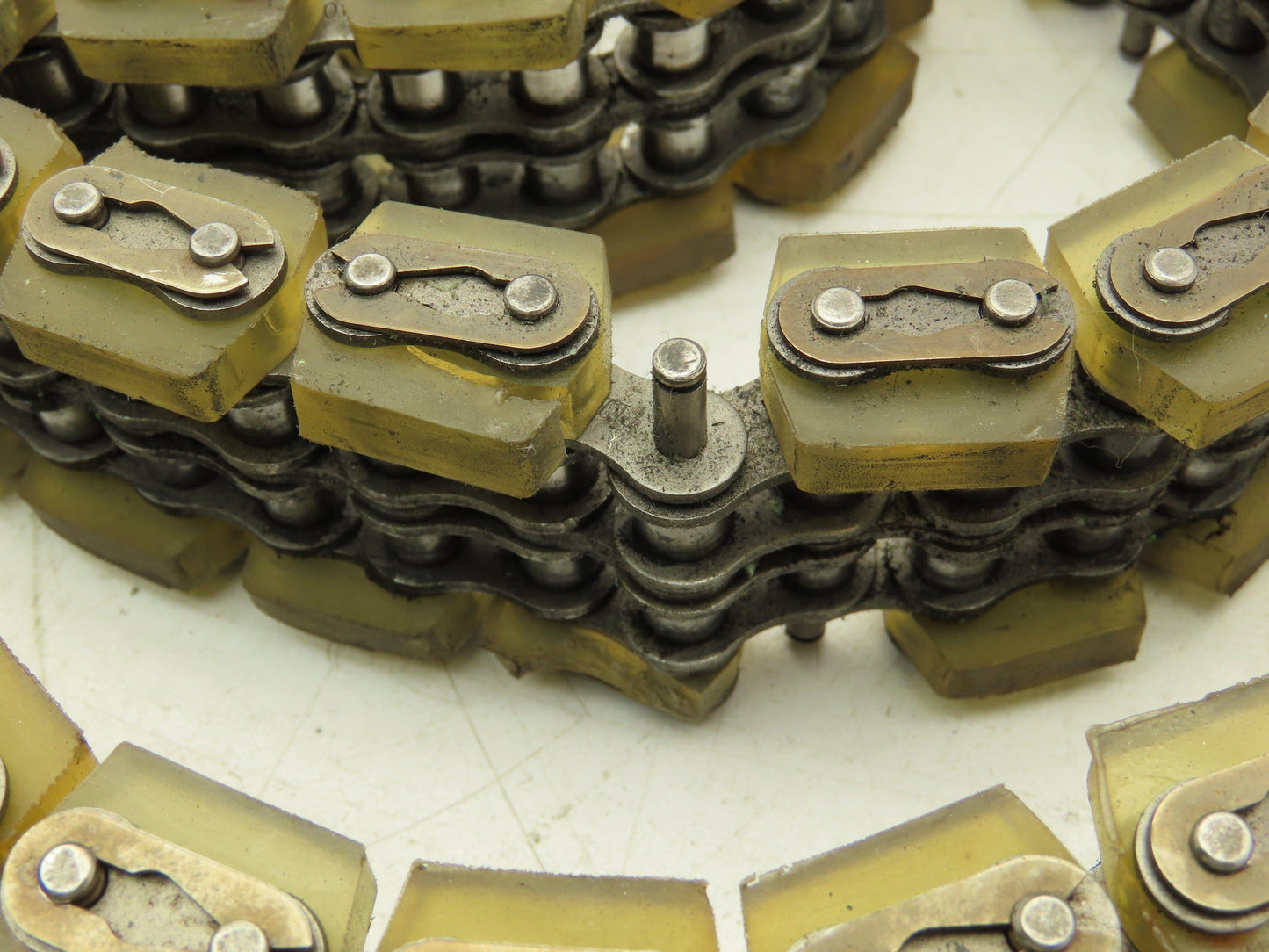 Non-Marking Rubber Top Double Strand Conveying Roller Chain 1/2" Pitch 11'