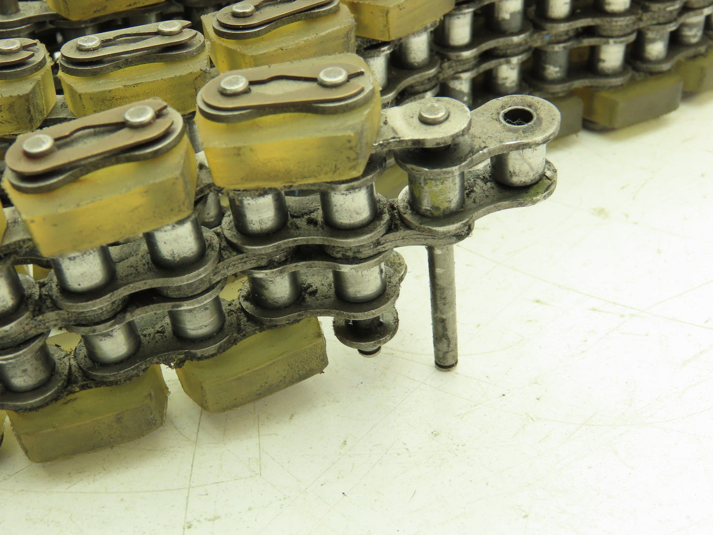 Non-Marking Rubber Top Double Strand Conveying Roller Chain 1/2" Pitch 11'