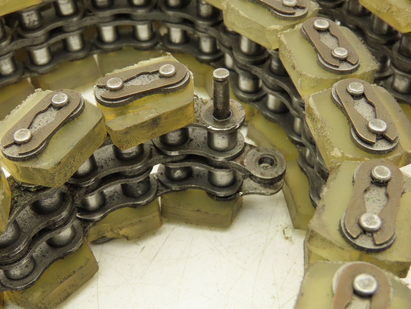 Non-Marking Rubber Top Double Strand Conveying Roller Chain 1/2" Pitch 11'
