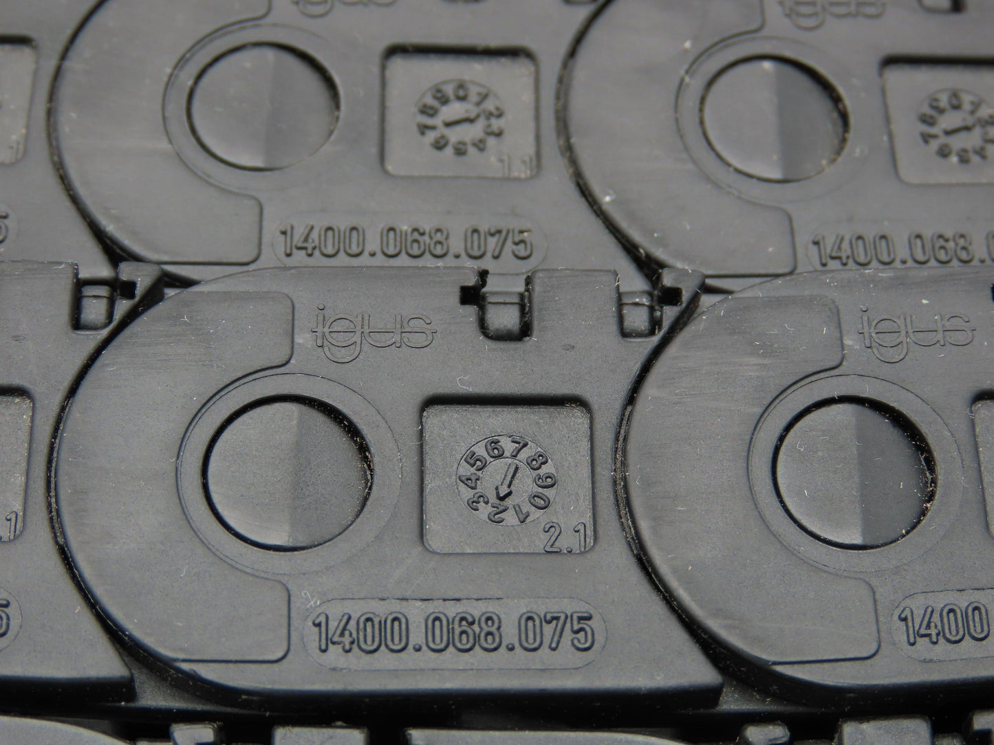 Igus 1400.068.075 Energy Chain Cable Carrier 68x21mm ID 75mm Bend 24' Length