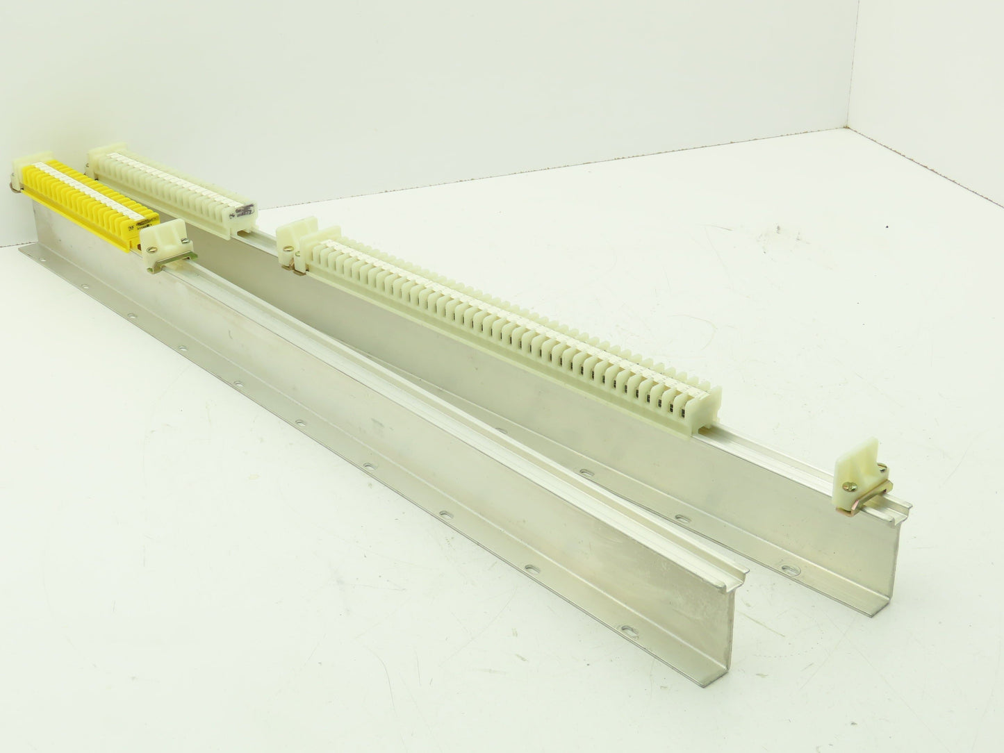 AB 1492-F DIN Rail Mount Terminal Block 300V 22-14 Awg Wholesale Lot of 4000