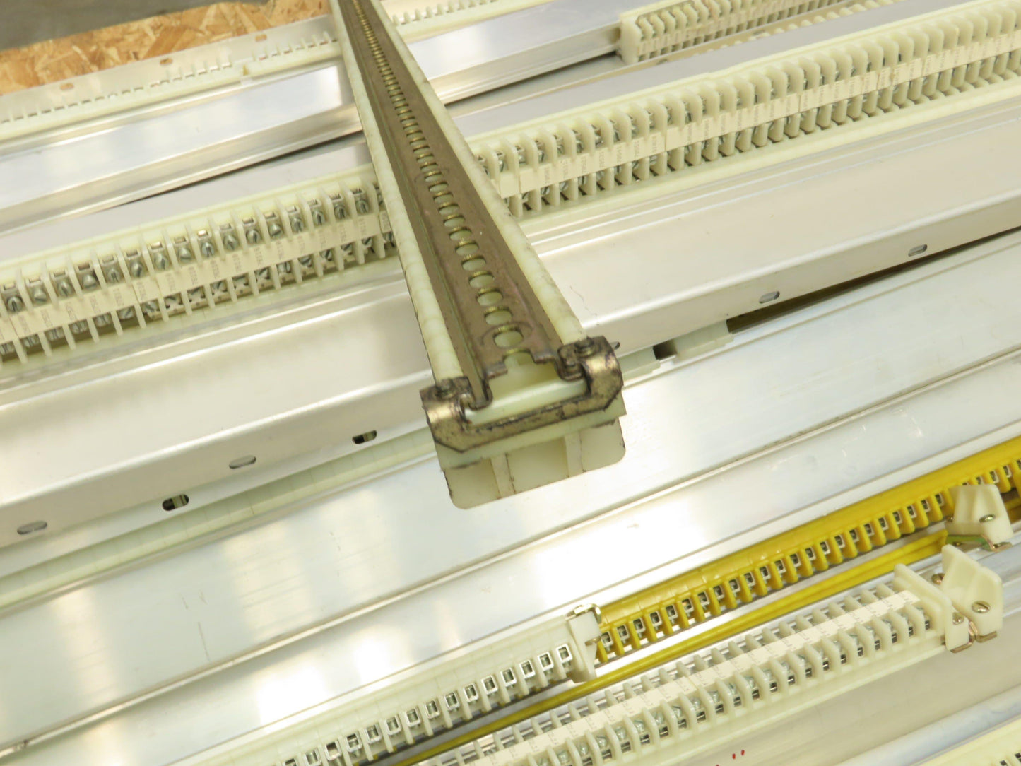 AB 1492-F DIN Rail Mount Terminal Block 300V 22-14 Awg Wholesale Lot of 4000