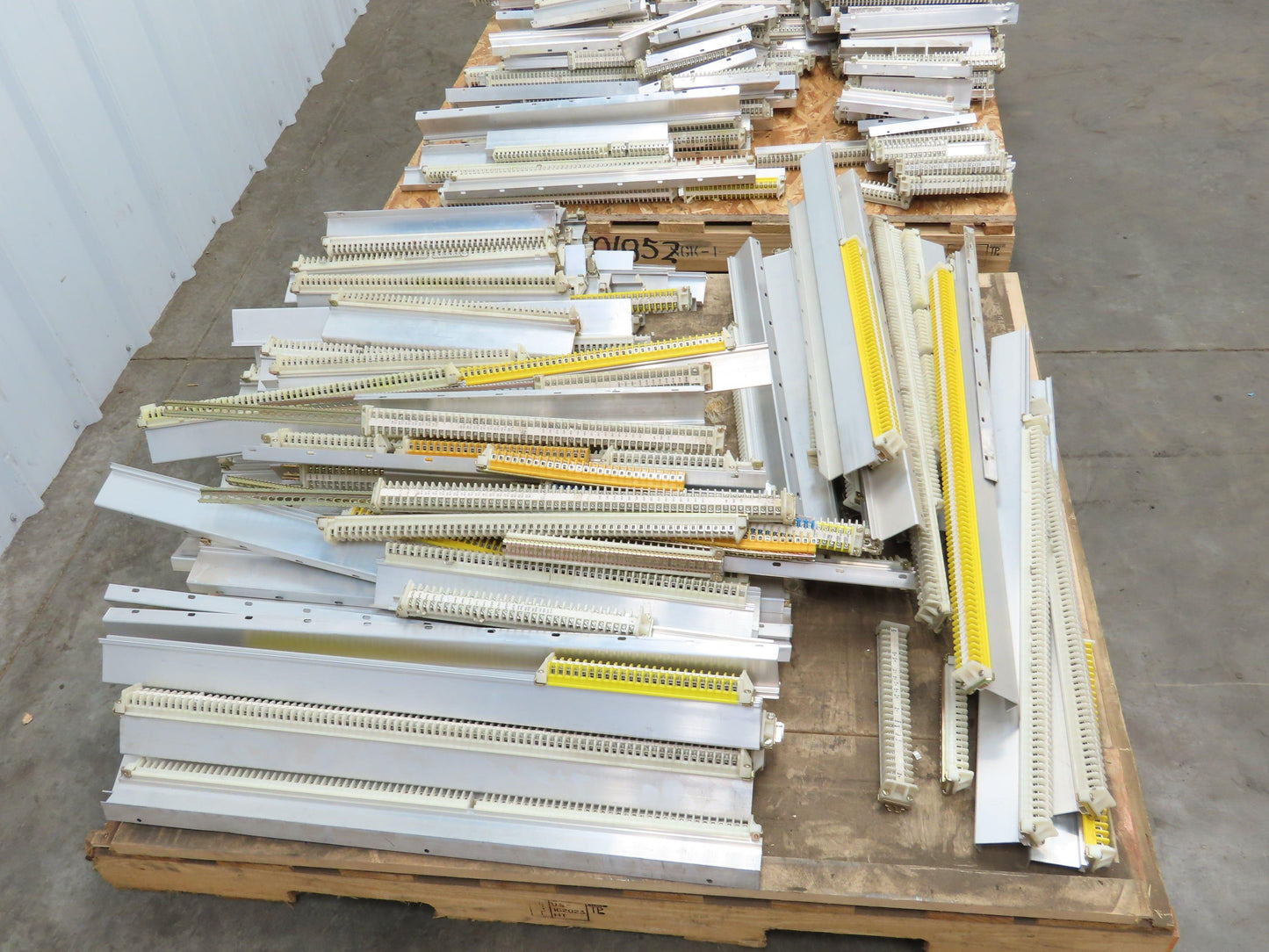 AB 1492-F DIN Rail Mount Terminal Block 300V 22-14 Awg Wholesale Lot of 5000