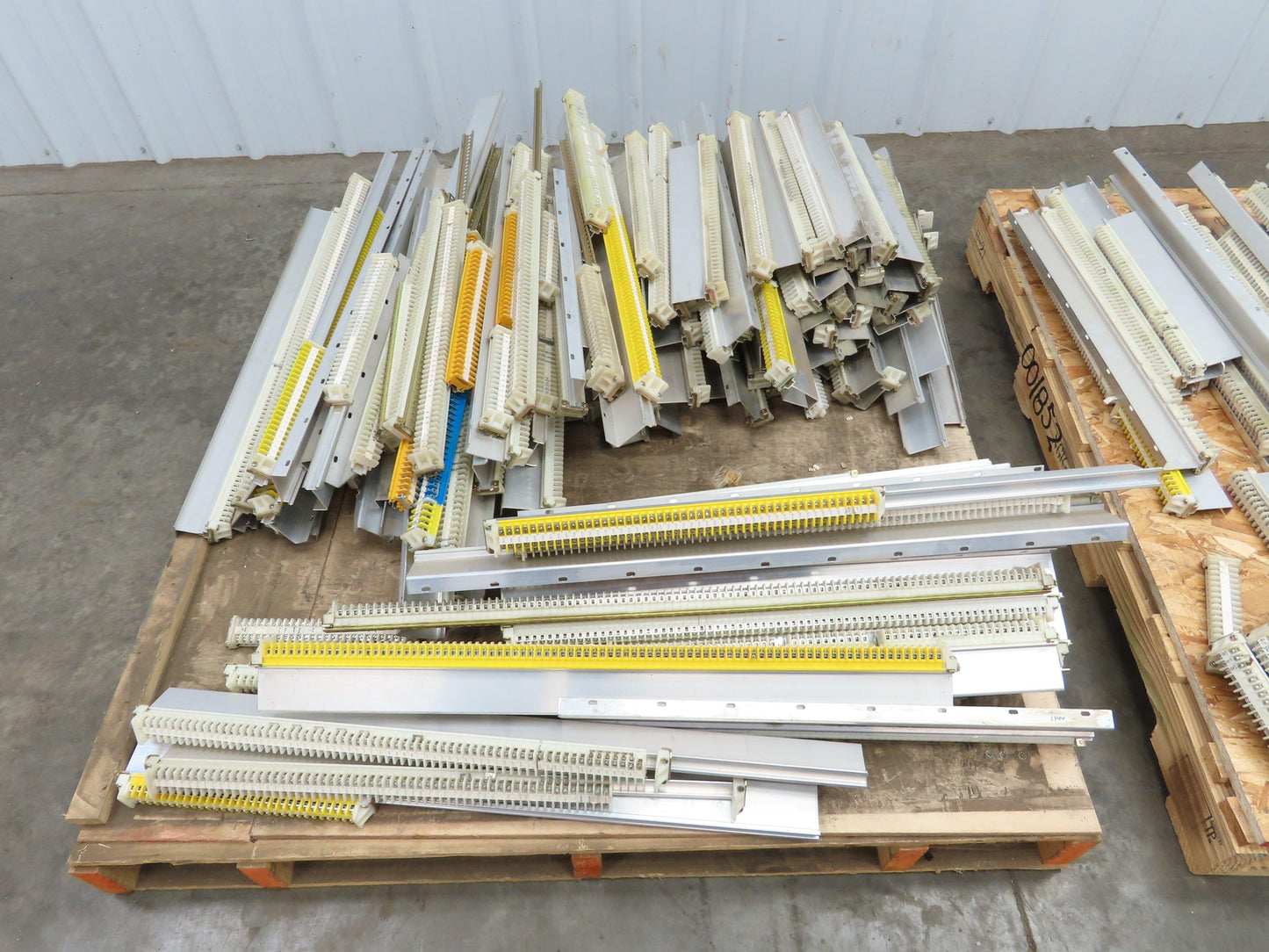 AB 1492-F DIN Rail Mount Terminal Block 300V 22-14 Awg Wholesale Lot of 5000