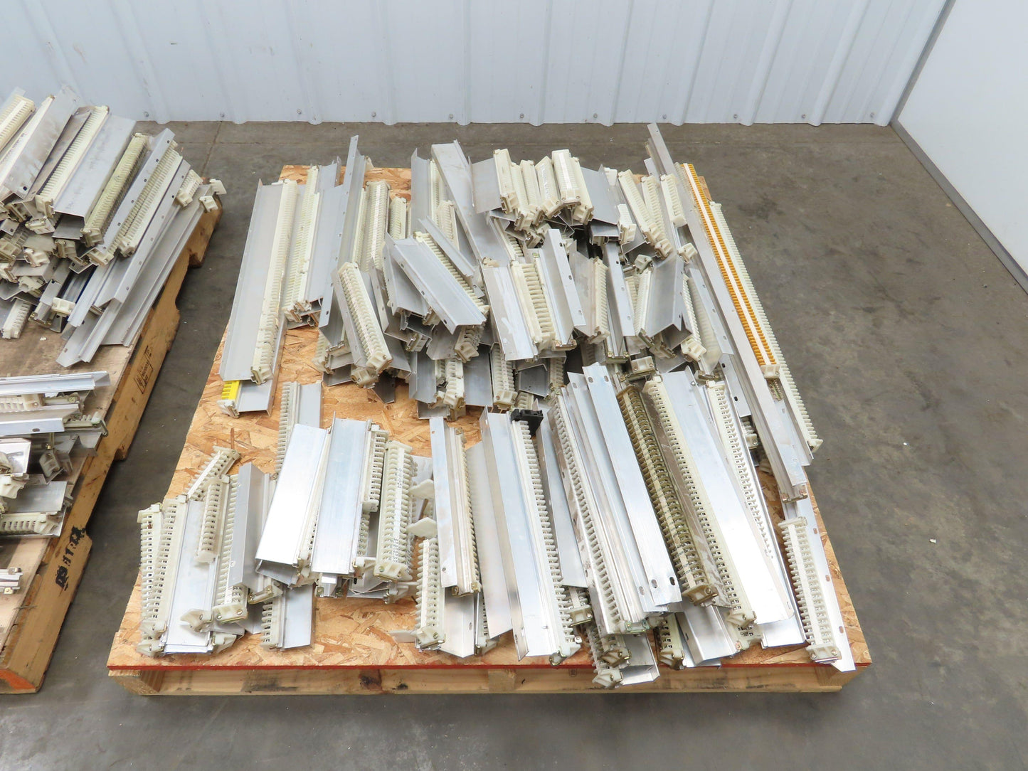 AB 1492-F DIN Rail Mount Terminal Block 300V 22-14 Awg Wholesale Lot of 5000