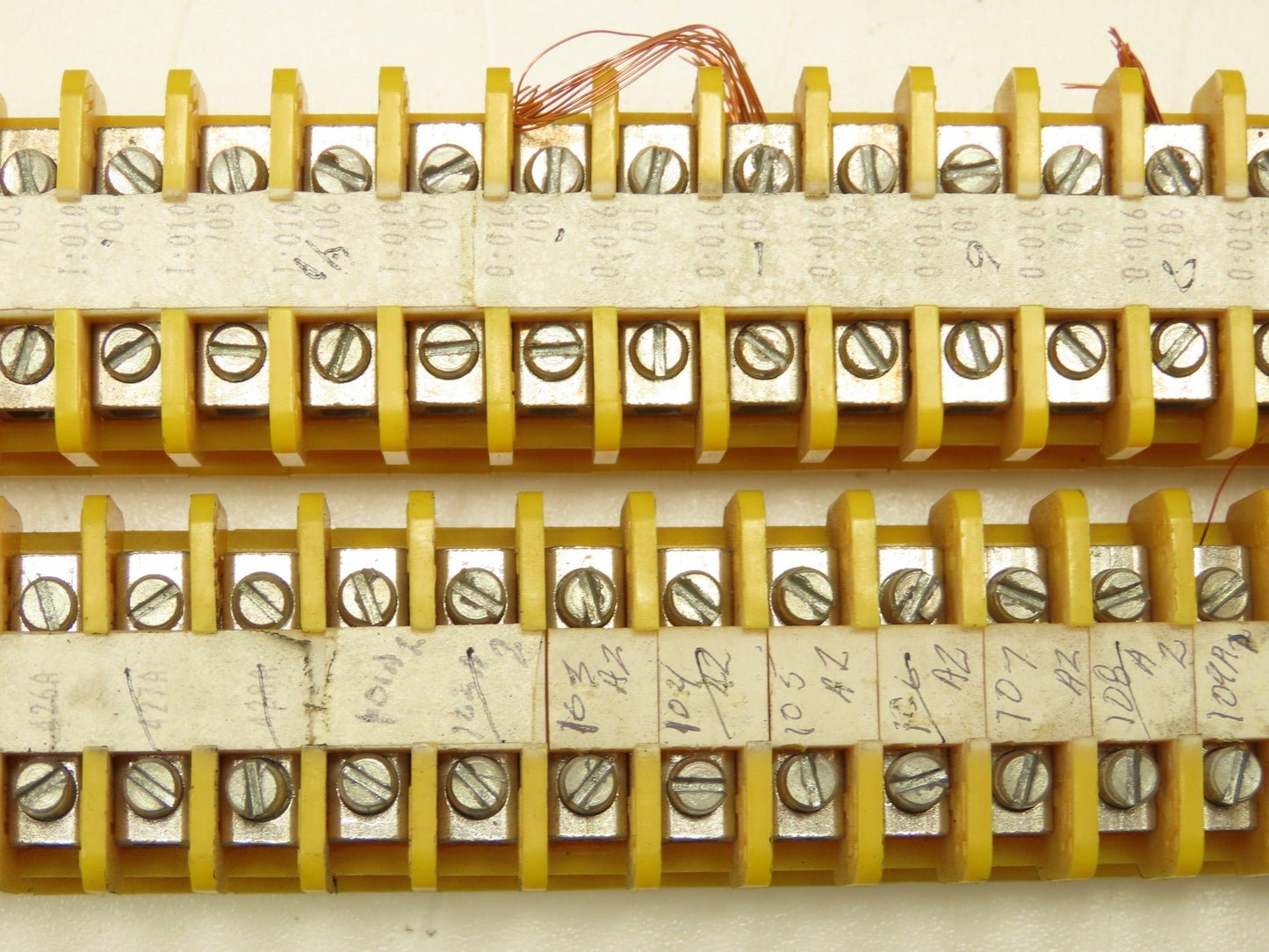 Allen Bradley 1492-F DIN Rail Mount Terminal Block 300V 14G Yellow Lot of 1100