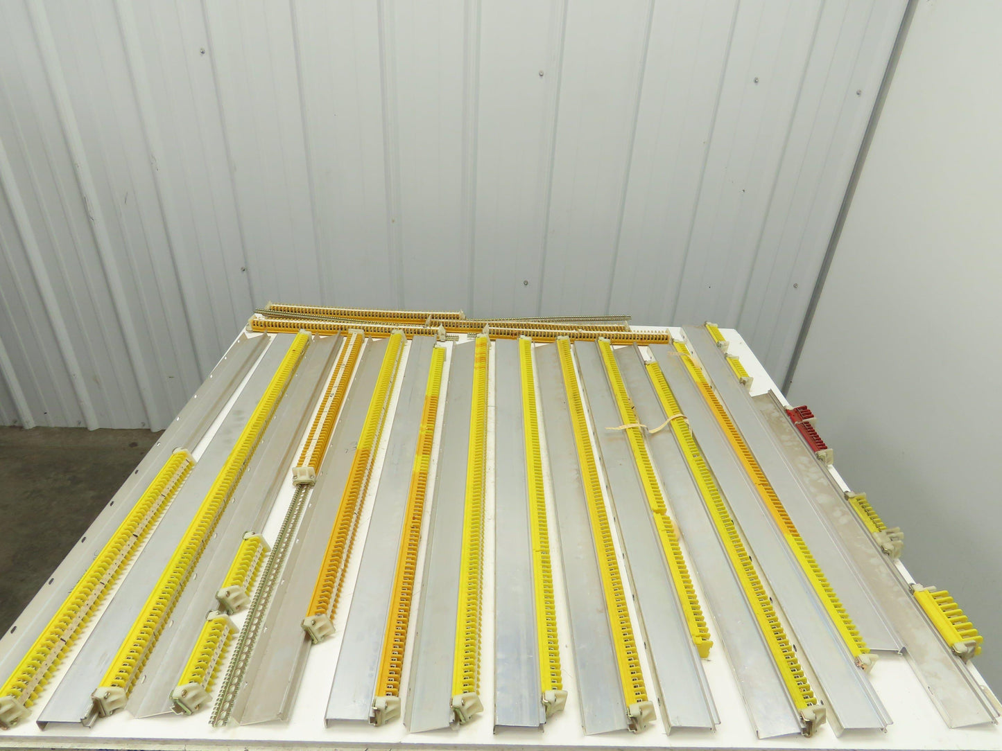 Allen Bradley 1492-F DIN Rail Mount Terminal Block 300V 14G Yellow Lot of 1100