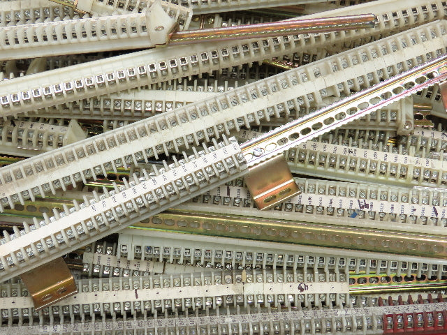 Allen Bradley 1492-F DIN Rail Mount Terminal Block 300V 22-14 Awg Lot of 7000