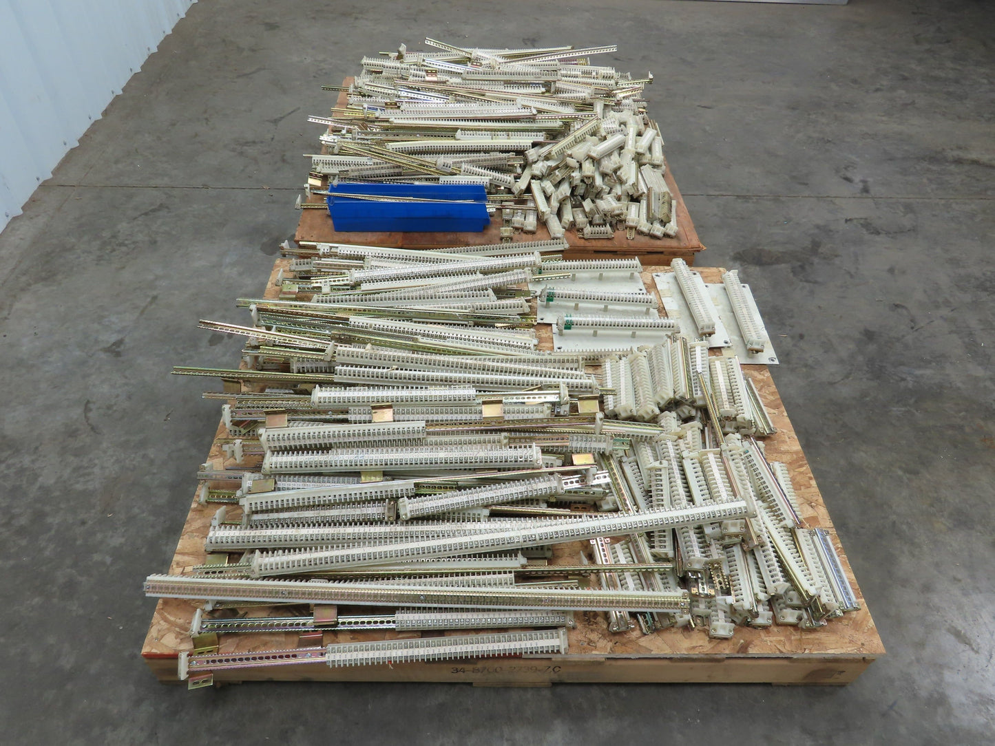 Allen Bradley 1492-F DIN Rail Mount Terminal Block 300V 22-14 Awg Lot of 7000