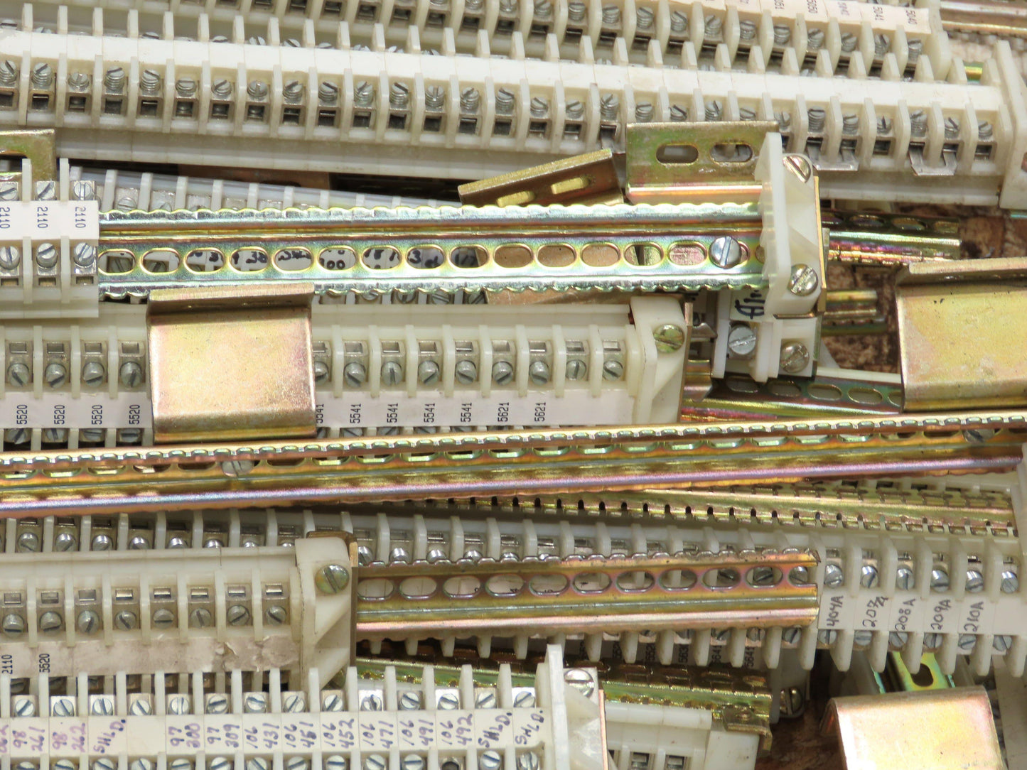 Allen Bradley 1492-F DIN Rail Mount Terminal Block 300V 22-14 Awg Lot of 7000